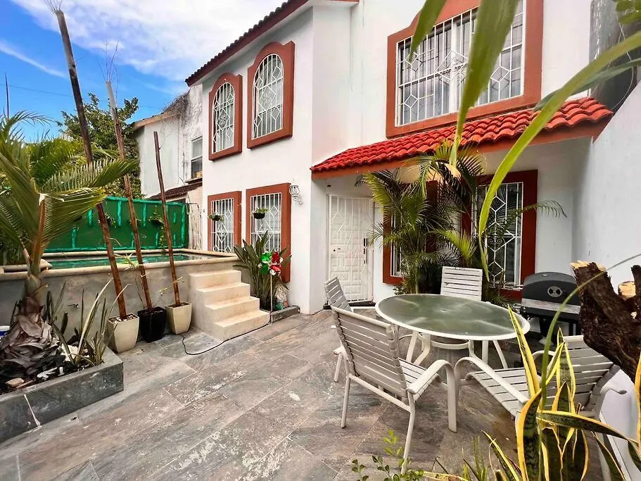Modern 3 Bd ,Open Lounge, Priv Pool 'Casa Bamboo' Villa Cancun Holiday home